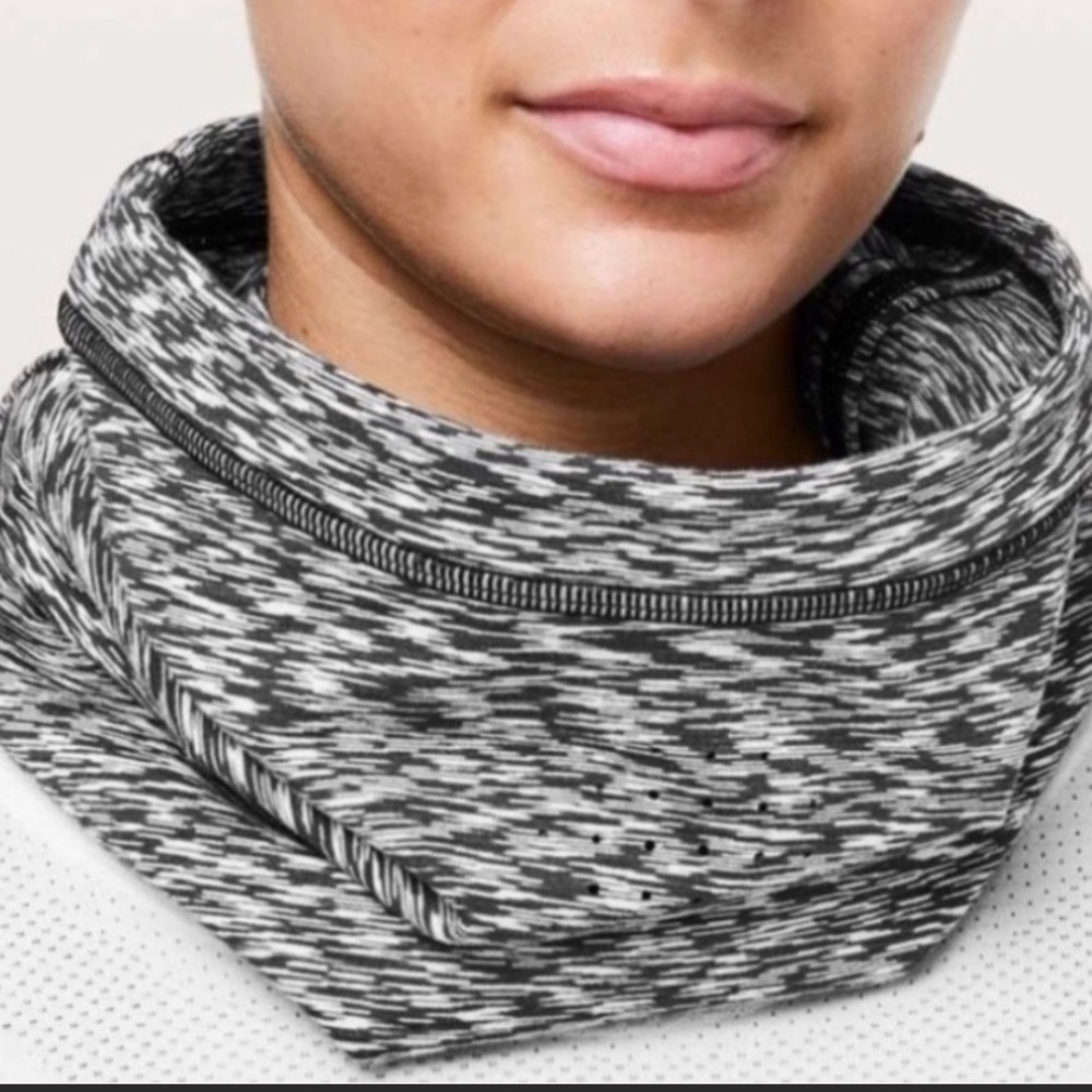 Lululemon Cross Chill Neck Warmer Or Facemask